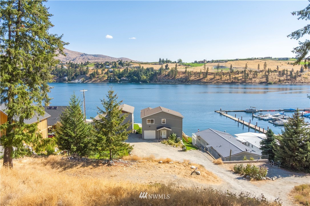 12358 South Lakeshore Road Chelan, WA 98816 - Photo 7 of 12 Gallery Image 7