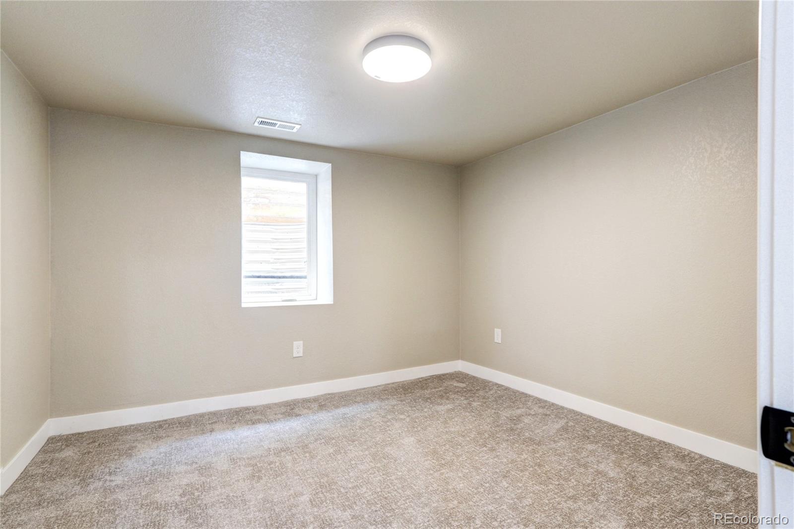 2525 South Lincoln Street Denver, CO 80210 - Photo 30 of 38 an empty room with a window