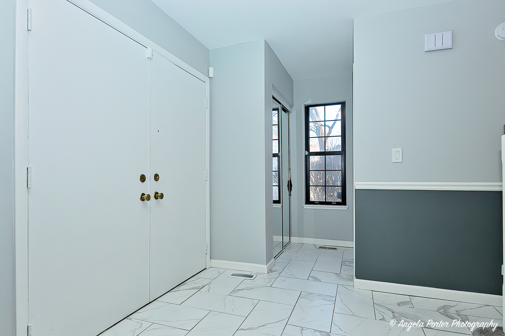 638 Dordan Court Gurnee, IL 60031 - Photo 3 of 25