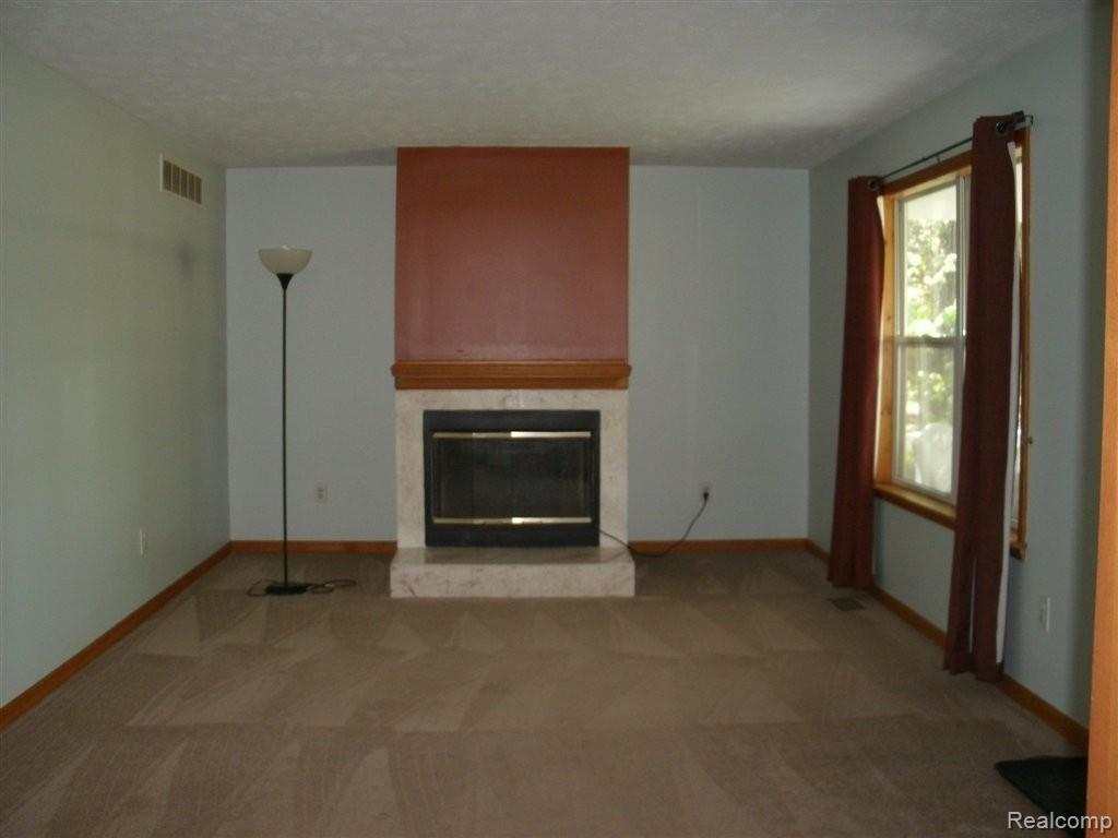 3707 Cedar Point Howell, MI 48843 - Photo 10 of 22 Living room.JPG