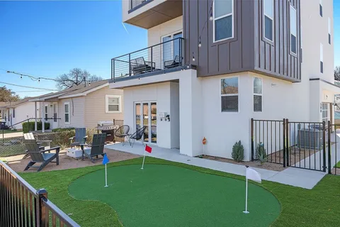 $650,000 | 500 West Sanford Street, Arlington, TX 76011
