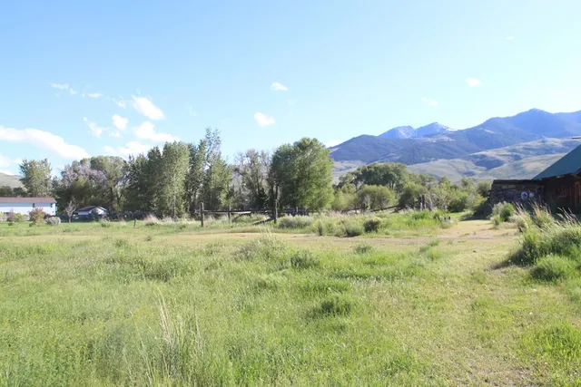 $450,000 | 803-805 West College Street, Mackay, ID 83251