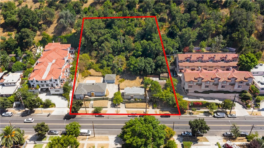 181 Monterey Road South Pasadena, CA 91030 - Photo 4 of 9 an outdoor space with seating