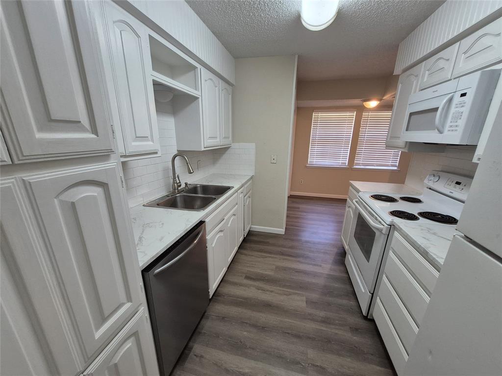 825 Springhill Drive Burleson, TX 76028 - Photo 10 of 22