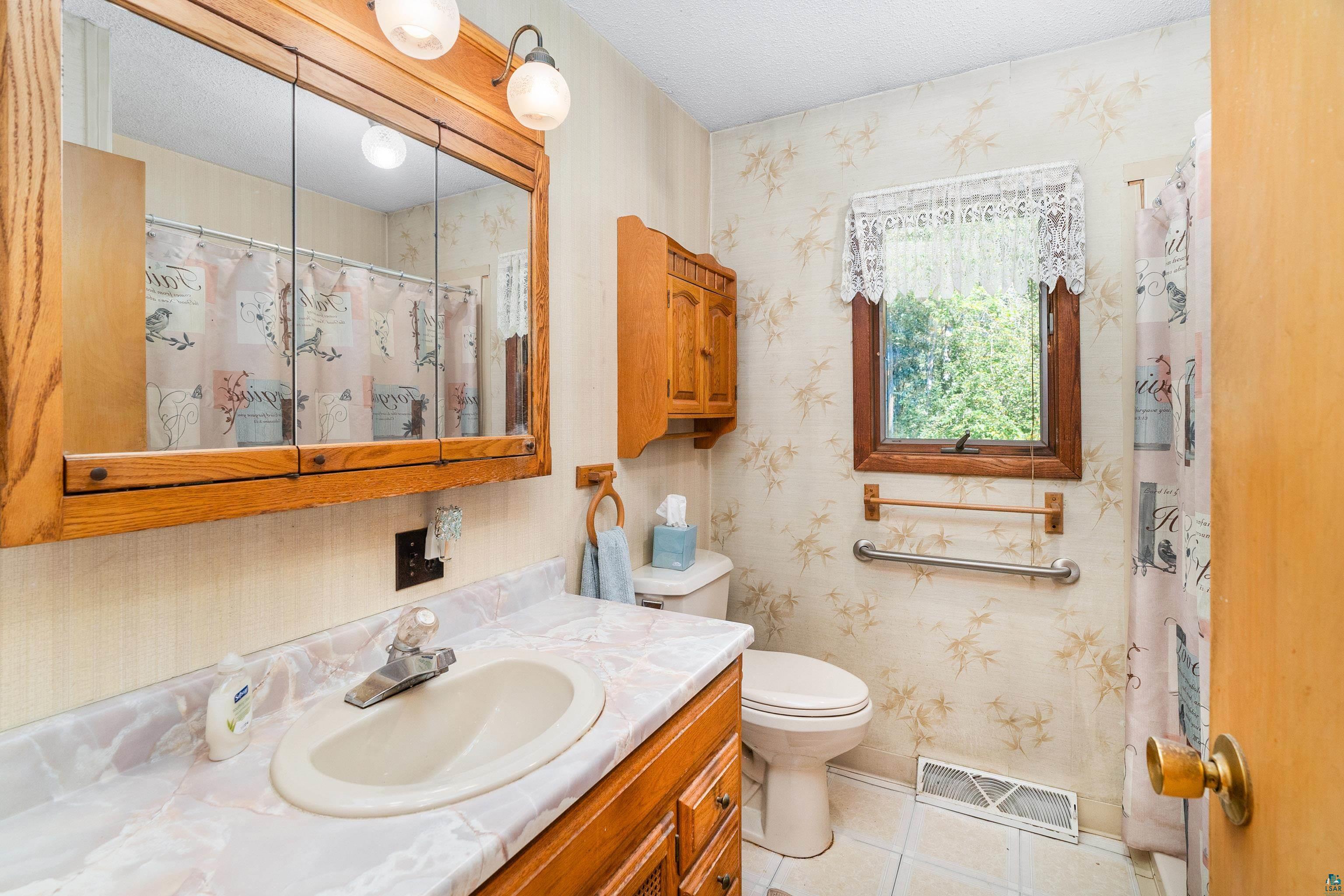 141 Alice Street Proctor, MN 55810 - Photo 16 of 46 Main Floor Bath