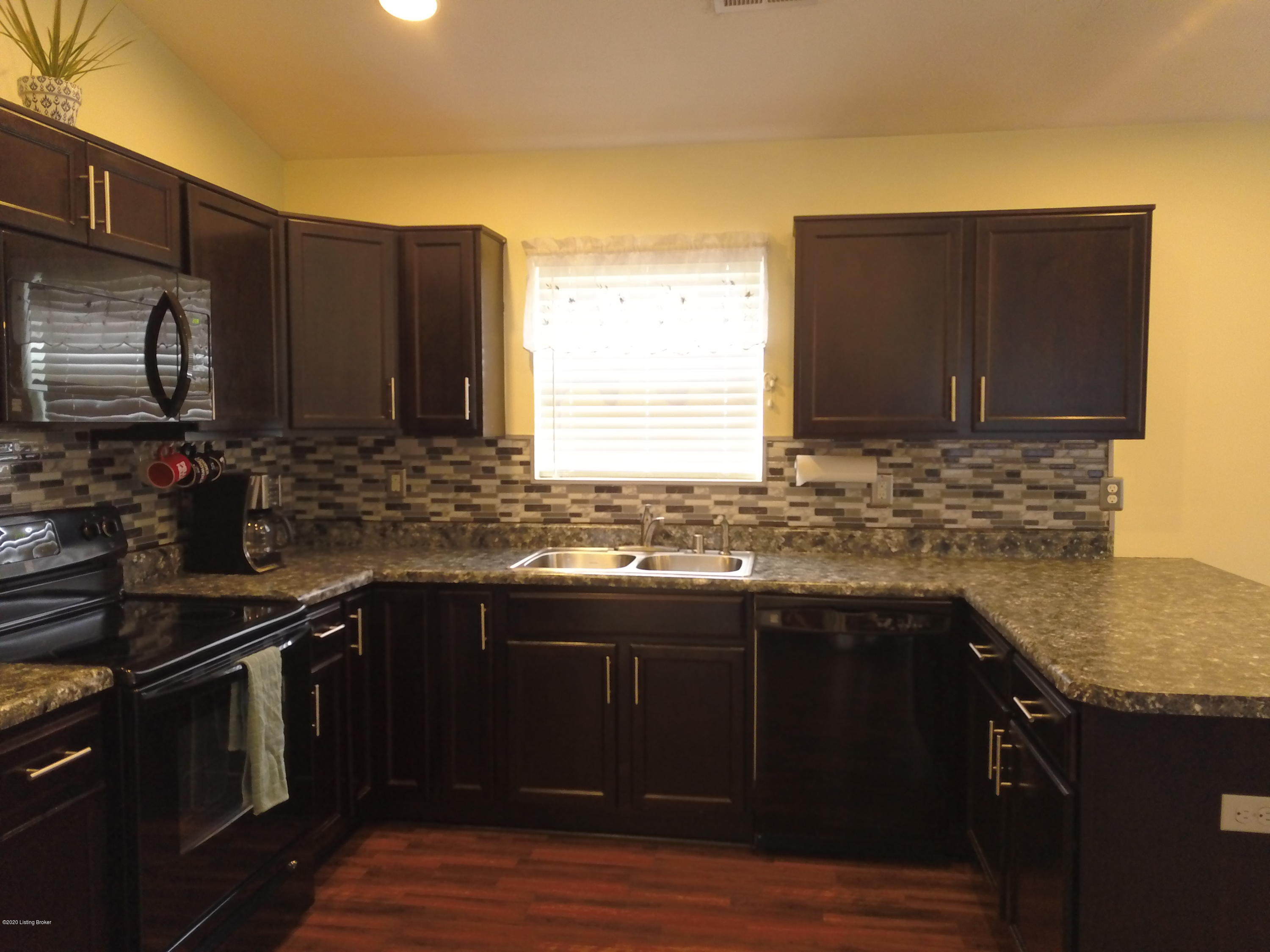 579 Cameron Ridge Road Shepherdsville, KY 40165 - Photo 10 of 39 Kitchen1