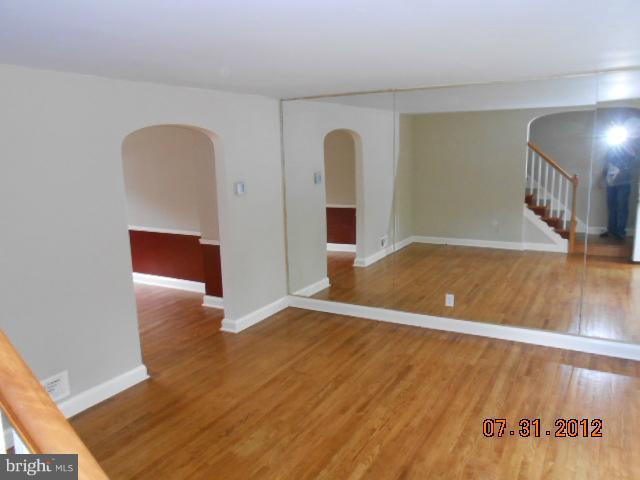 6629 Frederick Road Baltimore, MD 21228 - Photo 3 of 10 Living Room
