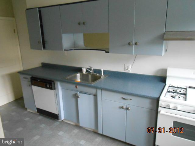 6629 Frederick Road Baltimore, MD 21228 - Photo 5 of 10 Kitchen