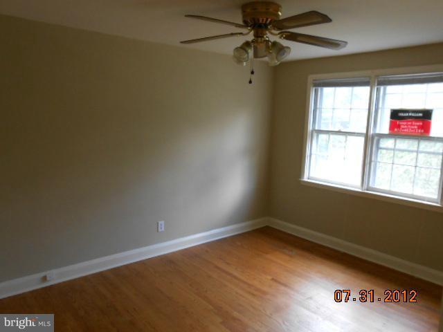 6629 Frederick Road Baltimore, MD 21228 - Photo 8 of 10 Living Room