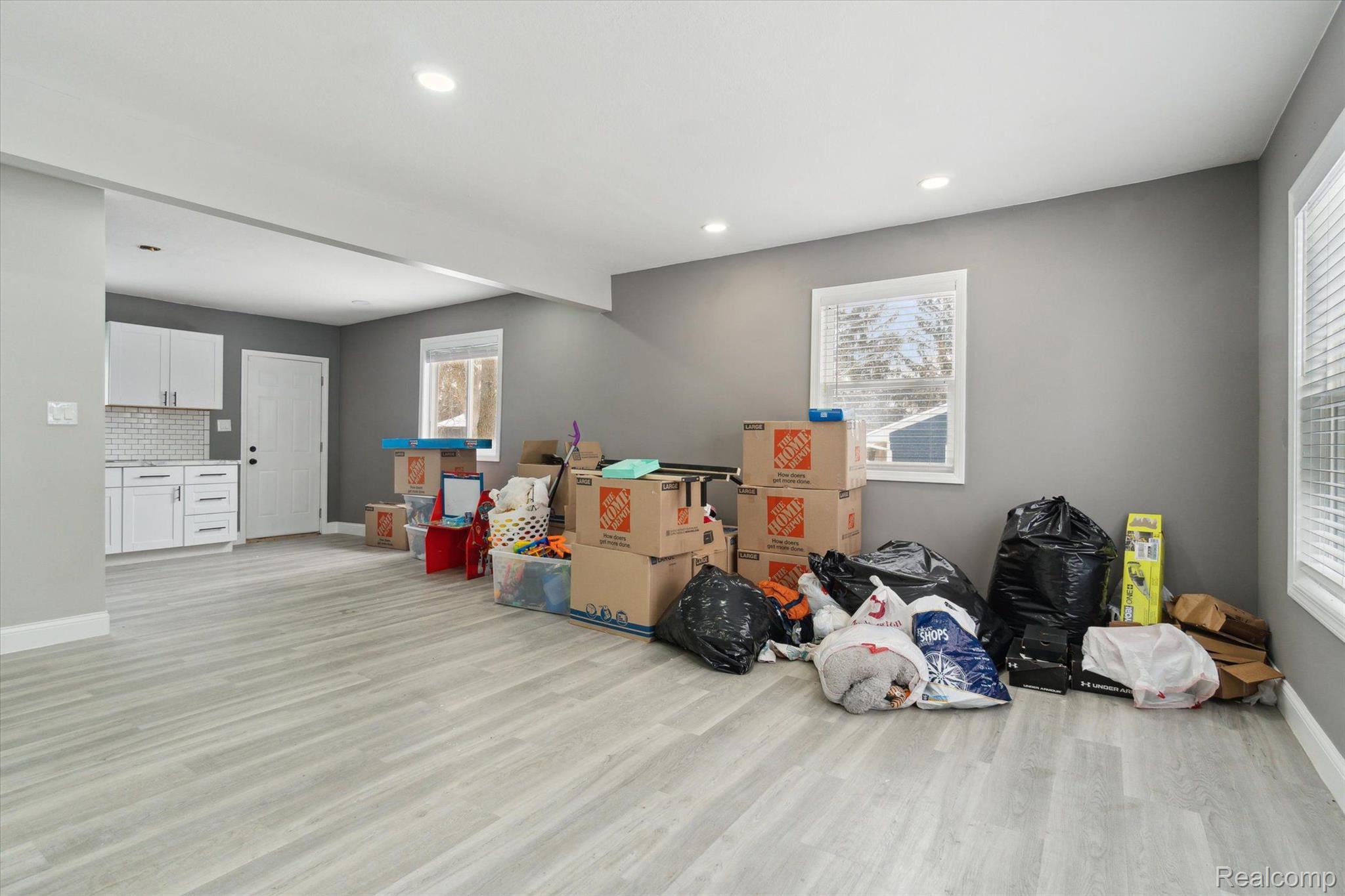 4214 North Linden Road Flint, MI 48504 - Photo 7 of 27 Gallery Image 7