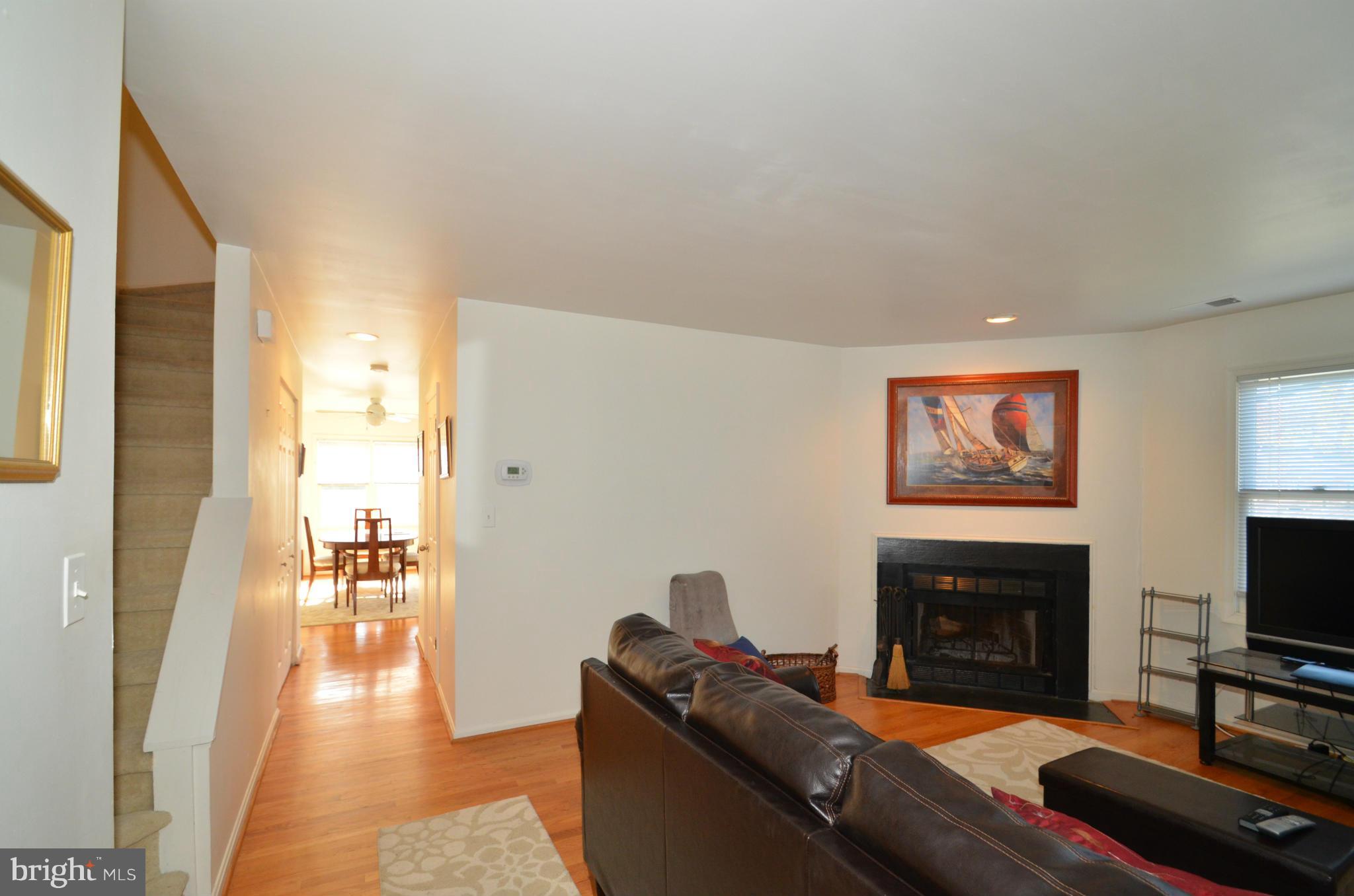 4202 Roland Avenue, Unit 208 P14 Baltimore, MD 21211 - Photo 3 of 26 Living Room