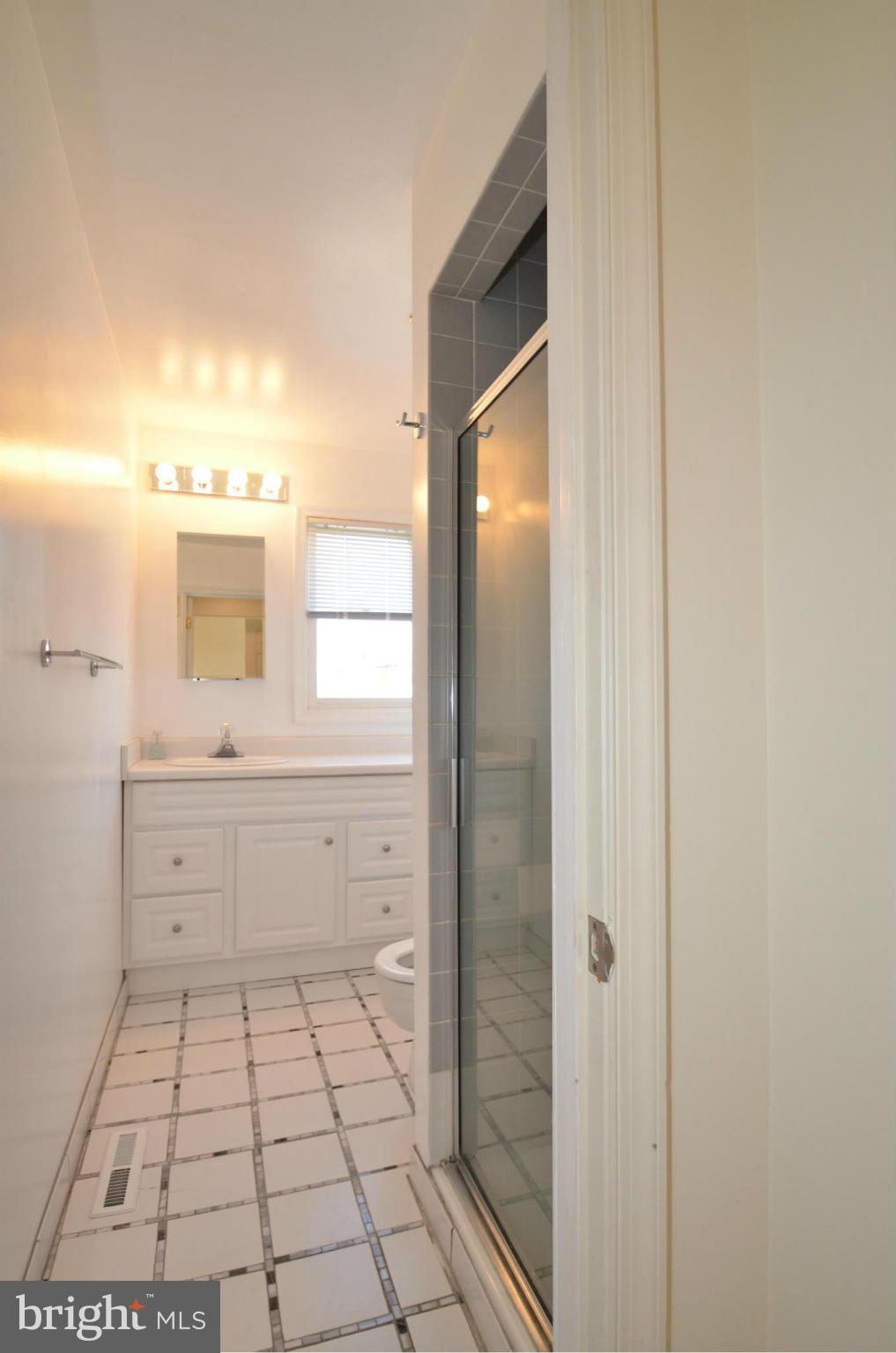 4202 Roland Avenue, Unit 208 P14 Baltimore, MD 21211 - Photo 21 of 26 Bath