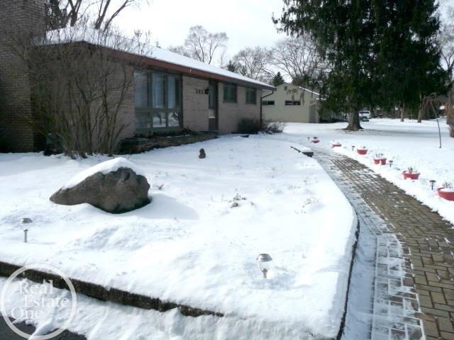 365 Willow Tree Lane Rochester, MI 48306 - Photo 3 of 26 31312163-2.JPG