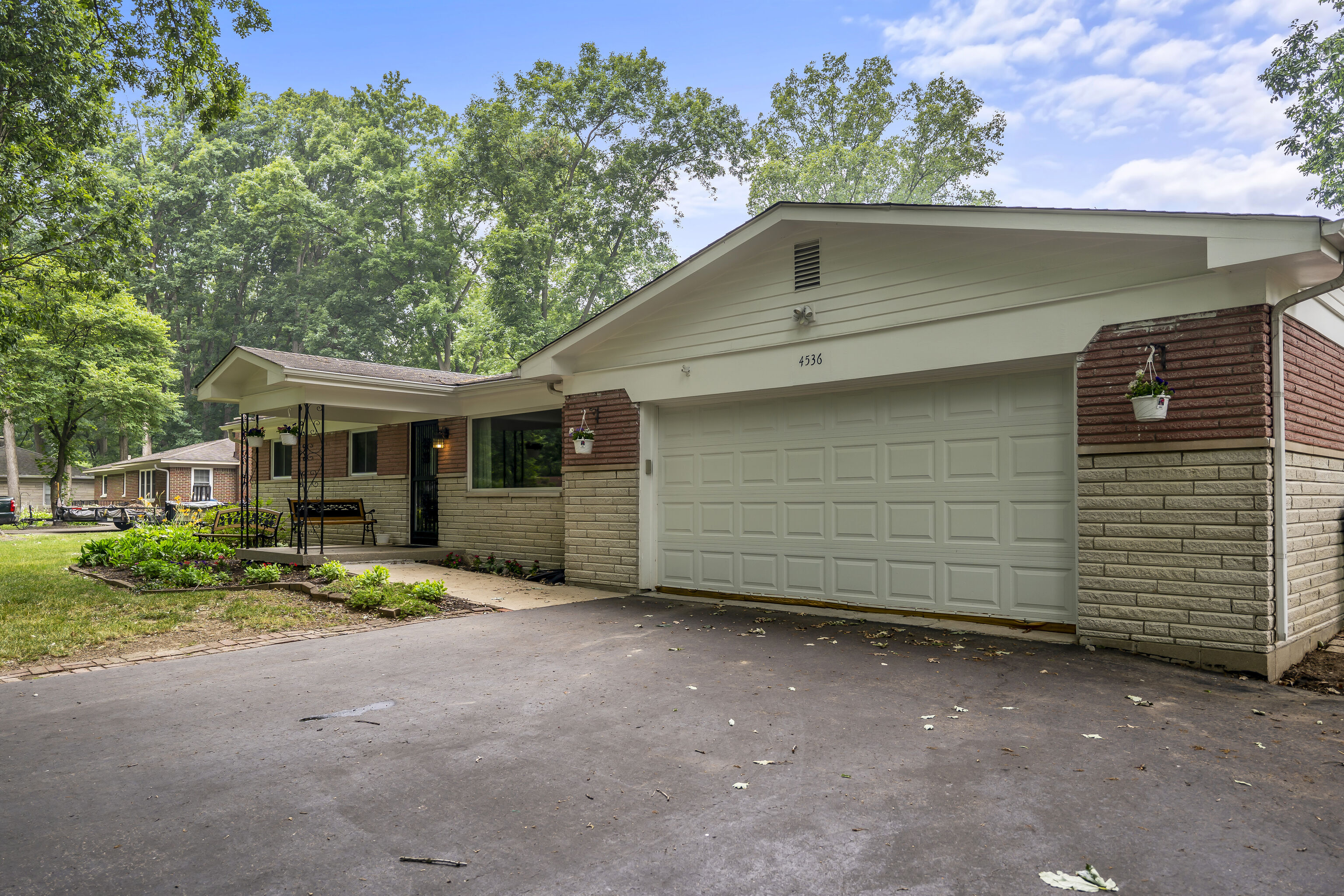 4536 Melbourne Road Indianapolis, IN 46228 - Photo 3 of 46 Gallery Image 3