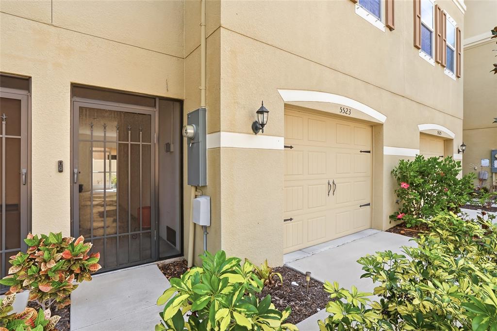 5523 Yellowfin Court New Port Richey, FL 34652 - Photo 3 of 58 a backyard of a house