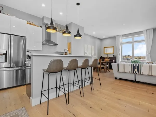 $899,900 | 60 Cross Street East, Unit 320, Somerville, MA 02145