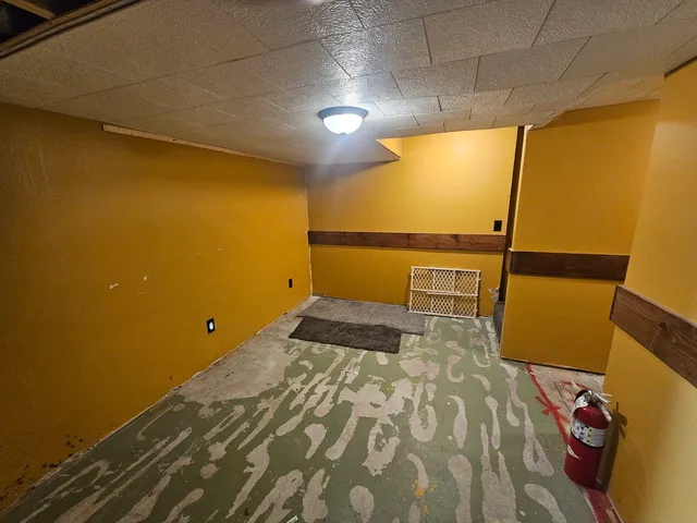 a view of a livingroom with furniture