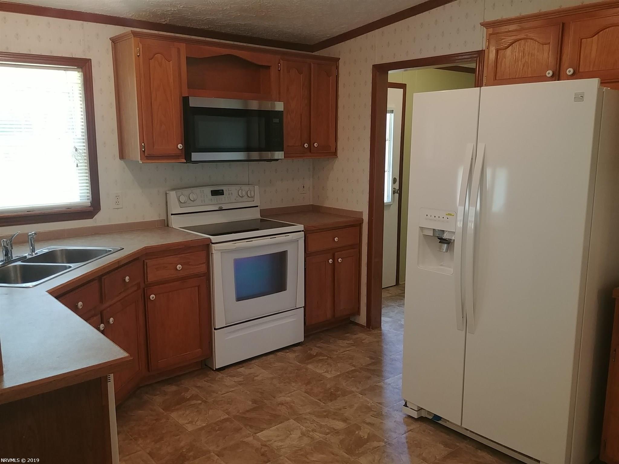 2160 Gate Road Christiansburg, VA 24073 - Photo 3 of 32 Gallery Image 3