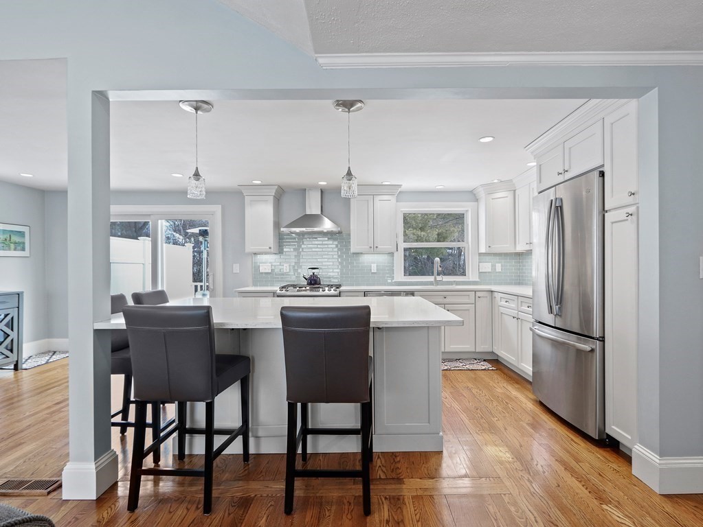984 Webster Street Needham, MA 02492 - Photo 3 of 18 Gallery Image 3