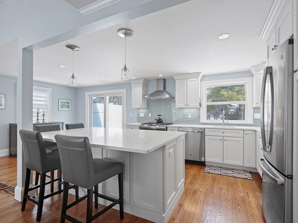 984 Webster Street Needham, MA 02492 - Photo 4 of 18 Gallery Image 4