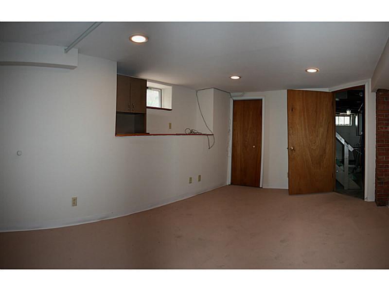 425 Poplar Road Indianapolis, IN 46219 - Photo 19 of 24 Gallery Image 19