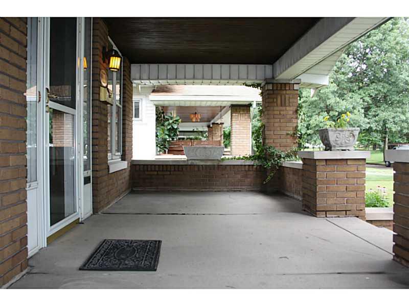 425 Poplar Road Indianapolis, IN 46219 - Photo 3 of 24 Gallery Image 3