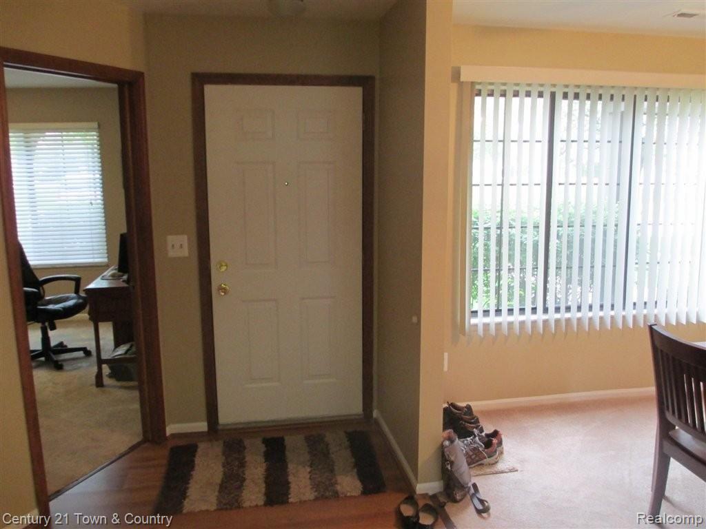 1503 Meadowside Drive Rochester, MI 48307 - Photo 3 of 16 Entry.jpg