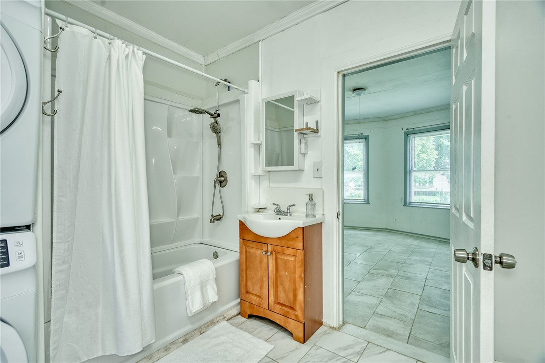 498 Emerson Street Rochester, NY 14613 - Photo 10 of 39
