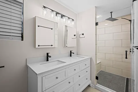 $400,000 | 2710 West Haddon Avenue, Unit 2, Chicago, IL 60622