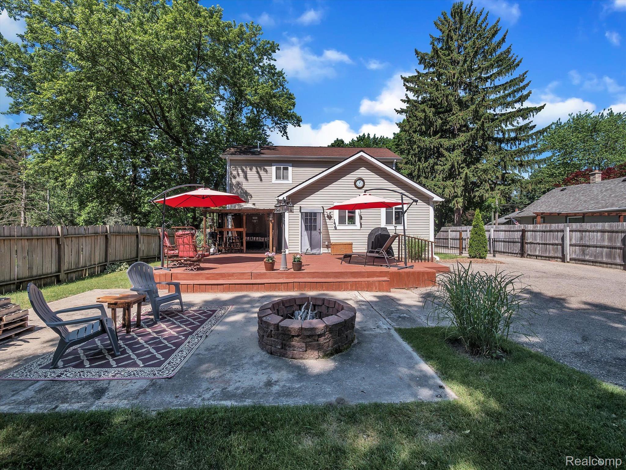 654 Crescent Lake Road Waterford, MI 48327 - Photo 46 of 46 Gallery Image 46