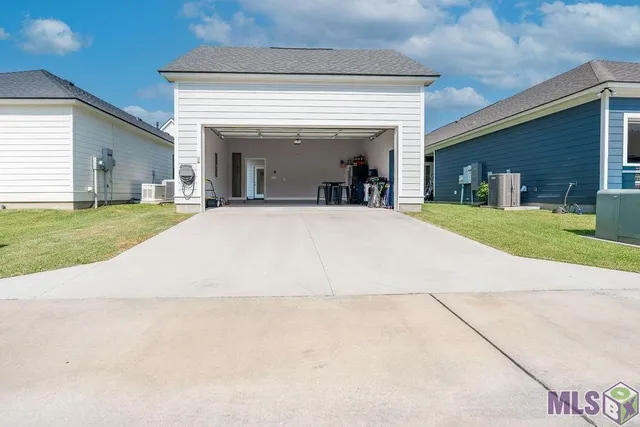 $330,000 | 172 Royal Oak Blvd., Thibodaux, LA 70301