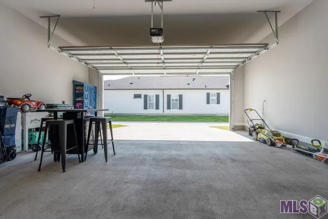 $330,000 | 172 Royal Oak Blvd., Thibodaux, LA 70301