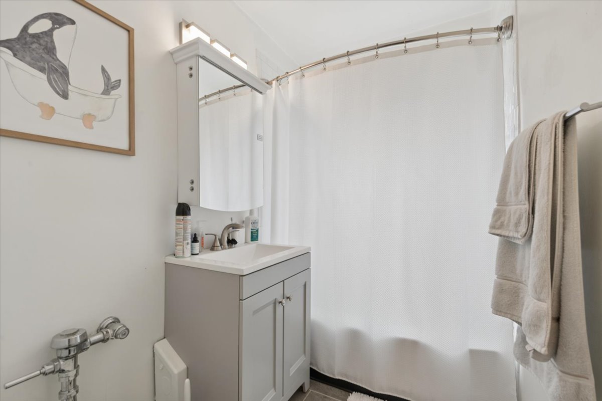 2909 North Sheridan Road, Unit 1310 Chicago, IL 60657 - Photo 7 of 10