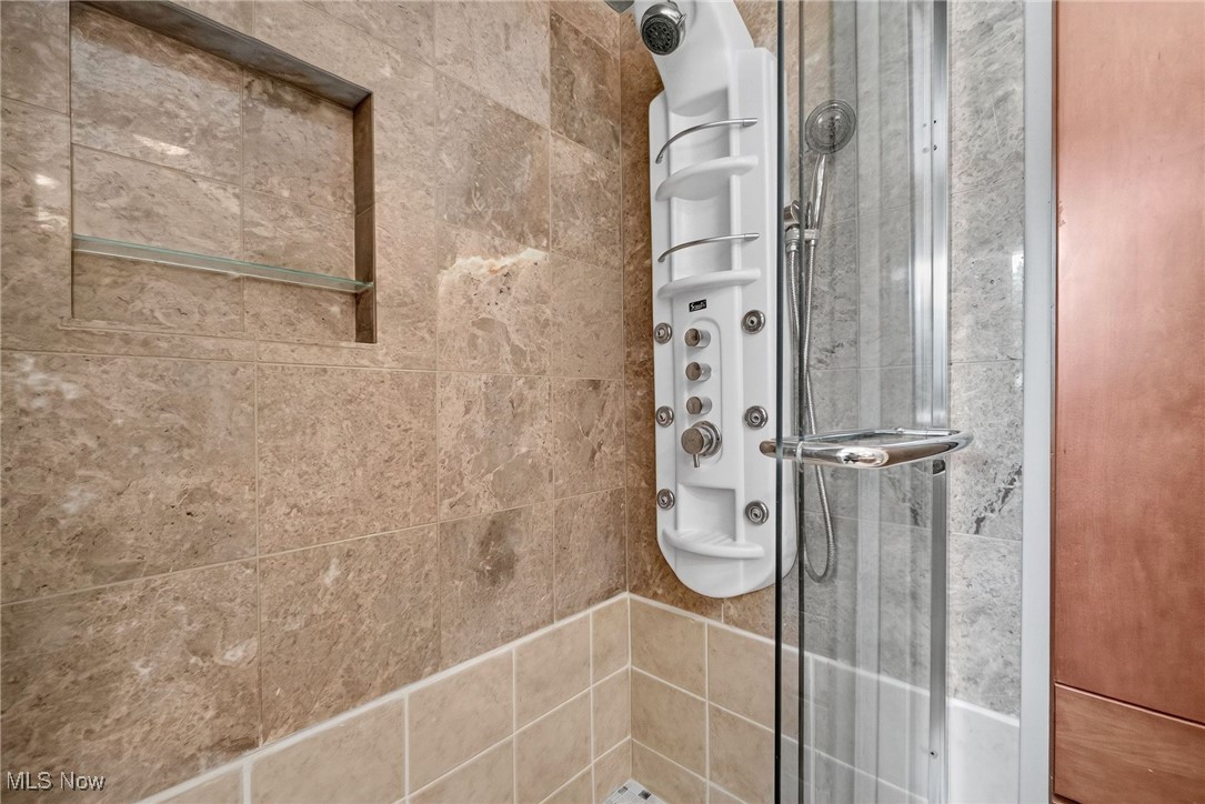 37436 Hunters Ridge Solon, OH 44139 - Photo 33 of 48 Gallery Image 33