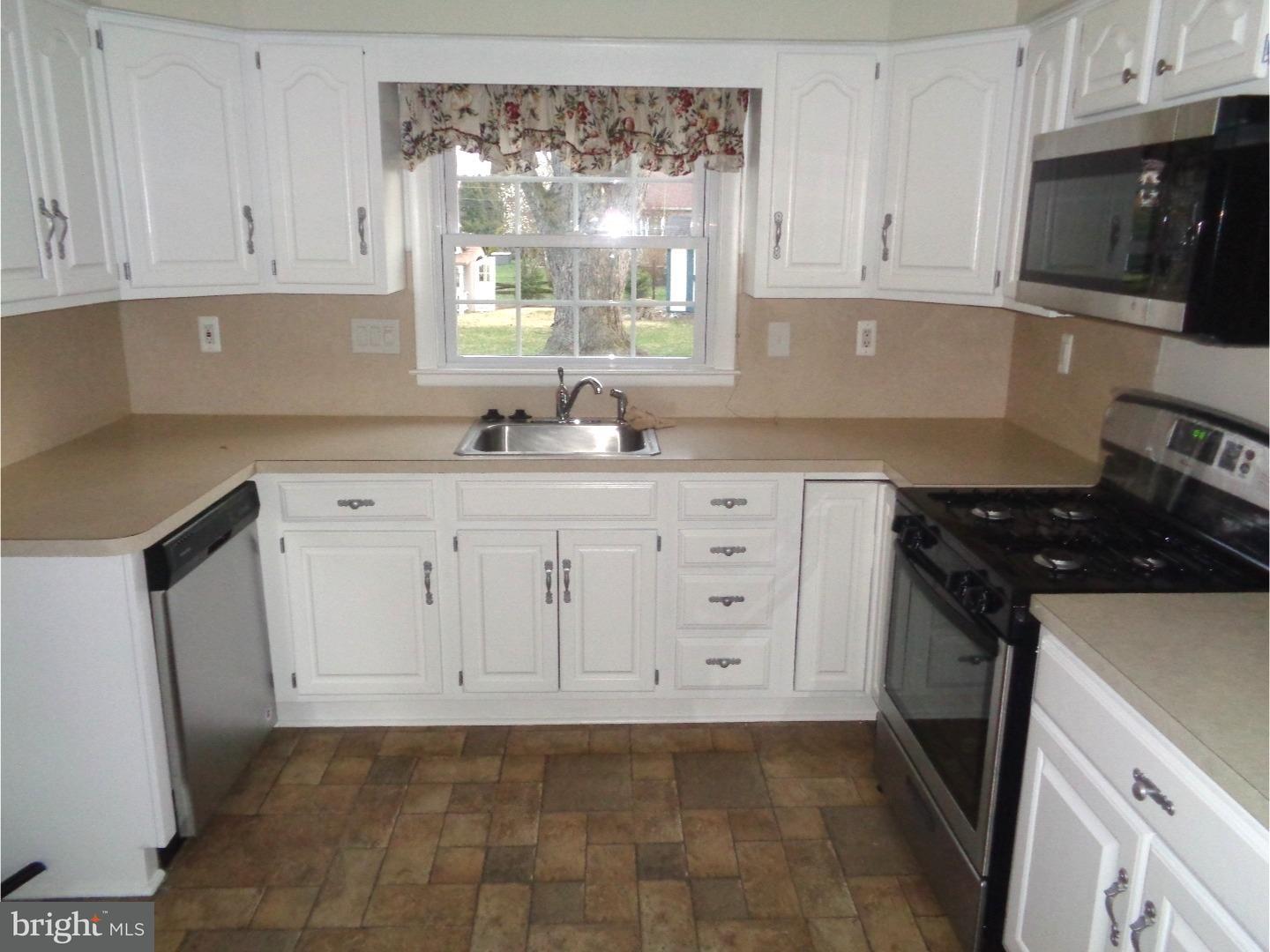 217 Crestview Road Hatboro, PA 19040 - Photo 3 of 22 Kitchen