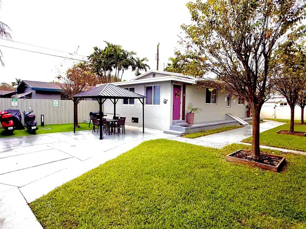 $1,425 | 720 Northeast 7th Street, Unit 2A, Hallandale Beach, FL 33009