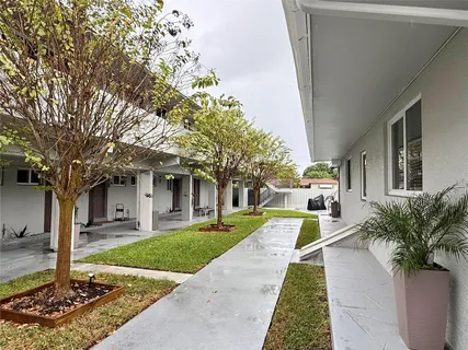 $1,425 | 720 Northeast 7th Street, Unit 2A, Hallandale Beach, FL 33009