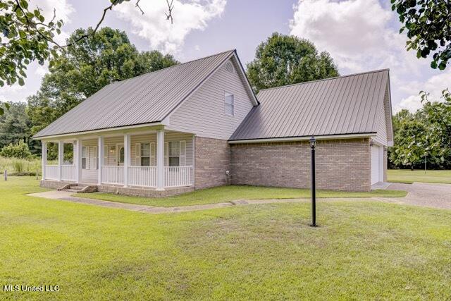 320 Burnt House Road Vicksburg, MS 39180 - Photo 3 of 64 Front Three-Quarter View