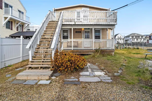 $495,000 | 22 1/2 I Street, Hampton, NH 03842