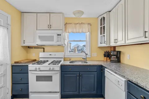 $539,000 | 22 1/2 I Street, Hampton, NH 03842