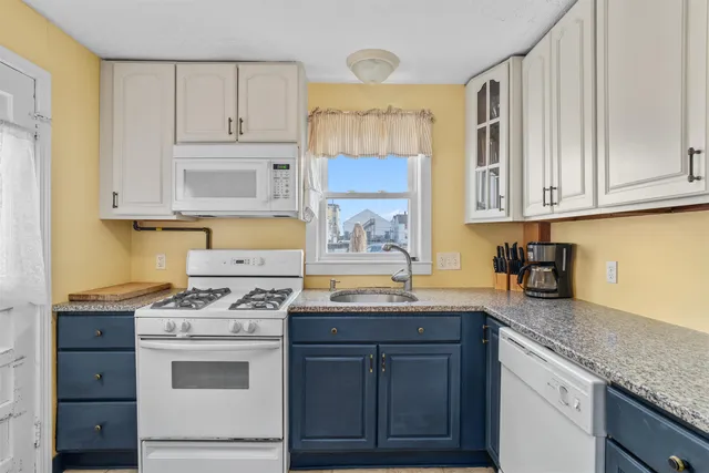 $539,000 | 22 1/2 I Street, Hampton, NH 03842