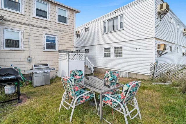 $539,000 | 22 1/2 I Street, Hampton, NH 03842