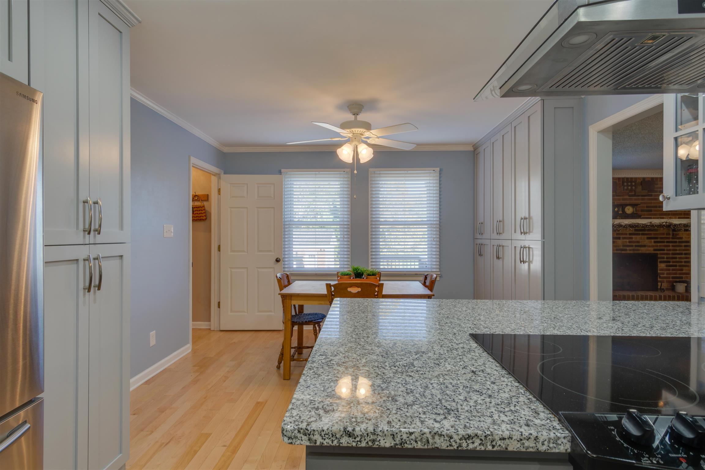 1444 Hardison Road, Unit 3 Columbia, TN 38401 - Photo 10 of 30 Breakfast eat-in area