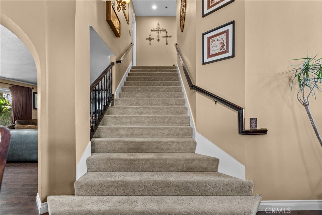 20344 Calhaven Drive Saugus, CA 91390 - Photo 36 of 70 a view of entryway and hall