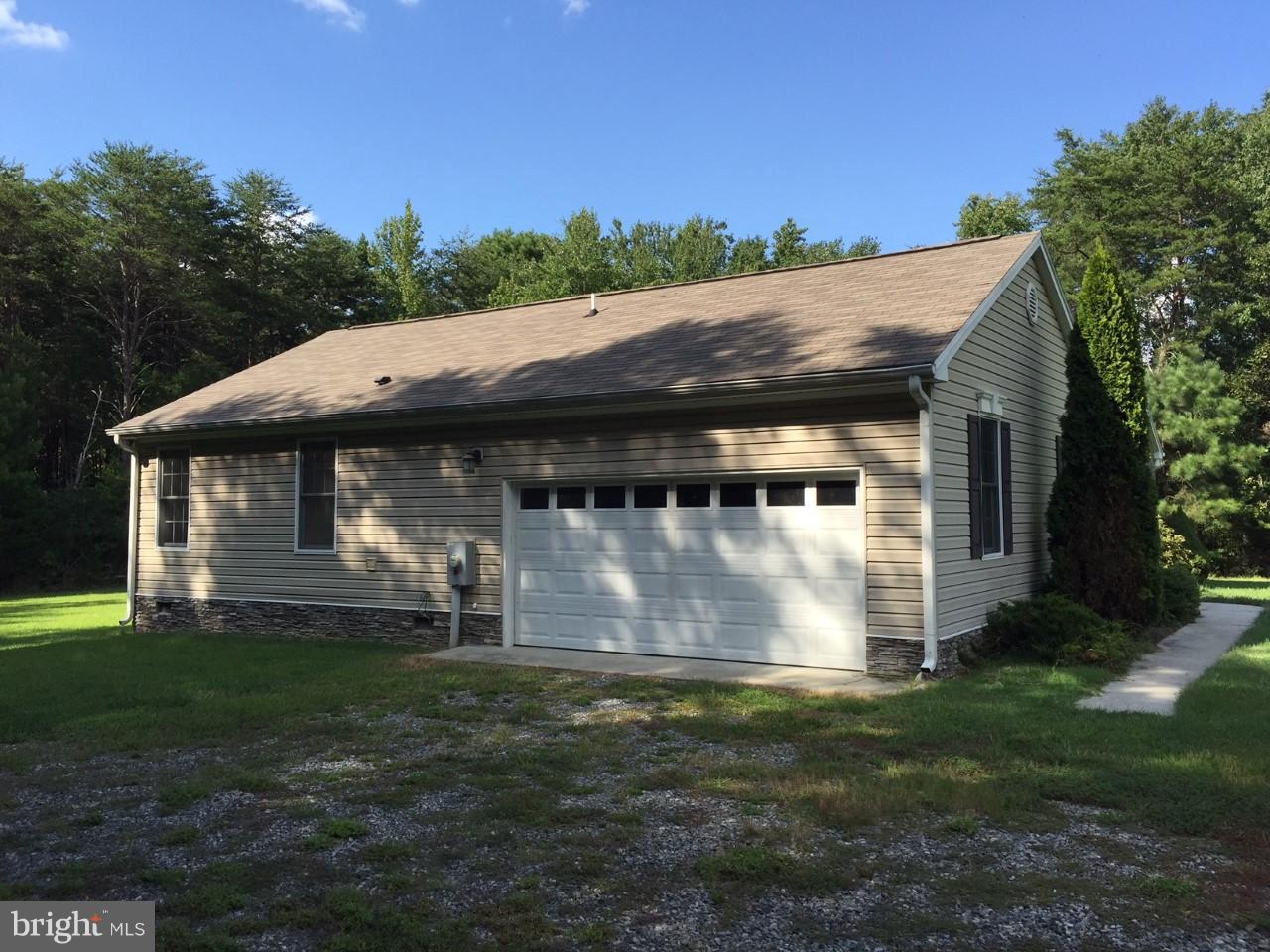 2761 Eastham Road Bumpass, VA 23024 - Photo 5 of 23 ATTACHED 2 CAR GARAGE