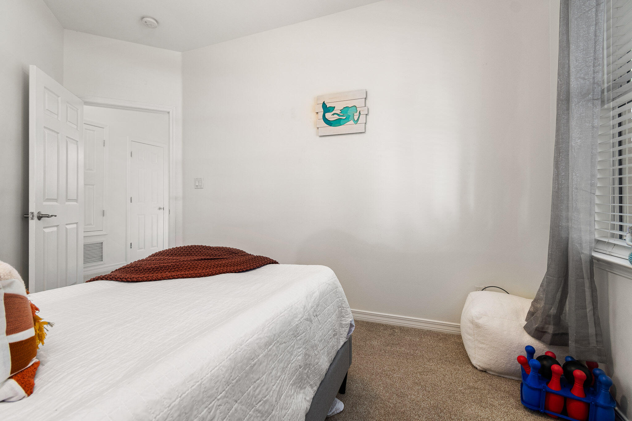 227 Inverrary Drive Destin, FL 32541 - Photo 26 of 50 a bedroom with a bed and a couch
