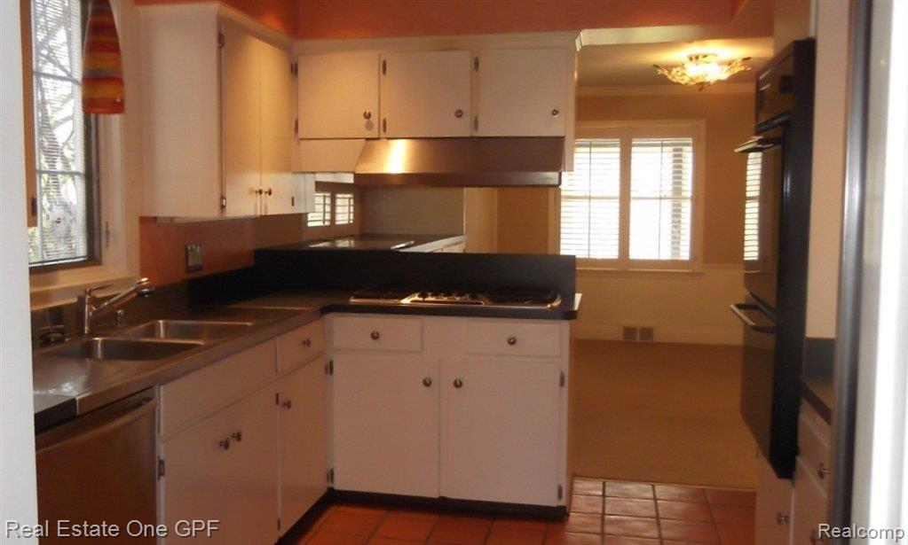 906 Washington Road Grosse Pointe, MI 48230 - Photo 9 of 25 DSCF1686.jpg
