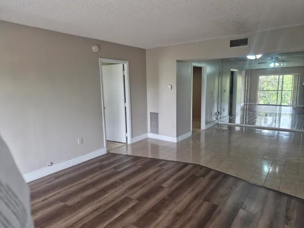 $1,850 | 4166 Inverrary Drive, Unit 403, Lauderhill, FL 33319