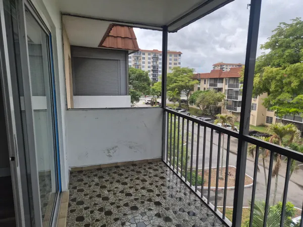 $1,850 | 4166 Inverrary Drive, Unit 403, Lauderhill, FL 33319