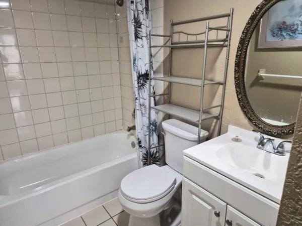 $1,850 | 4166 Inverrary Drive, Unit 403, Lauderhill, FL 33319